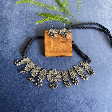 Artistic Lotus Choker Set